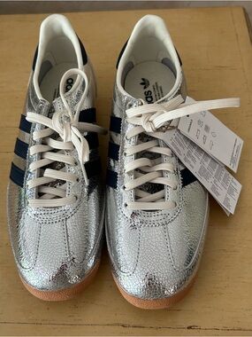 Adidas SL72 0G women’s silver metallic collegiate navy sneaker in size 8.5